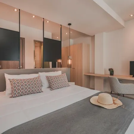 Hotel Cavo D' Oro & 4*